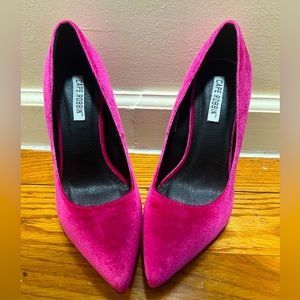 Cape‎ Robin Priscilla Velvet Pumps